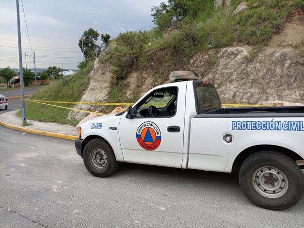 #Fotos | Circulación restablecida tras retirar desprendimiento de talud en Morelia