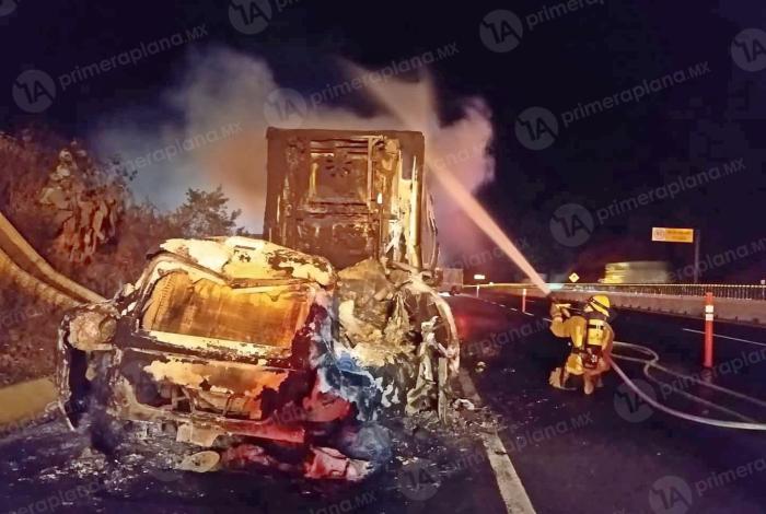 Fu3go devora tractocamión con fruta en la Siglo XXI