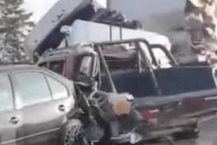 Fuerte ch0que provoca cierre de la Autopista de Occidente