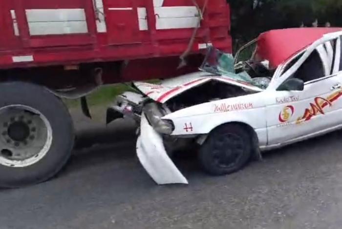 Fuerte choque por alcance en Tarímbaro deja sólo daños materiales