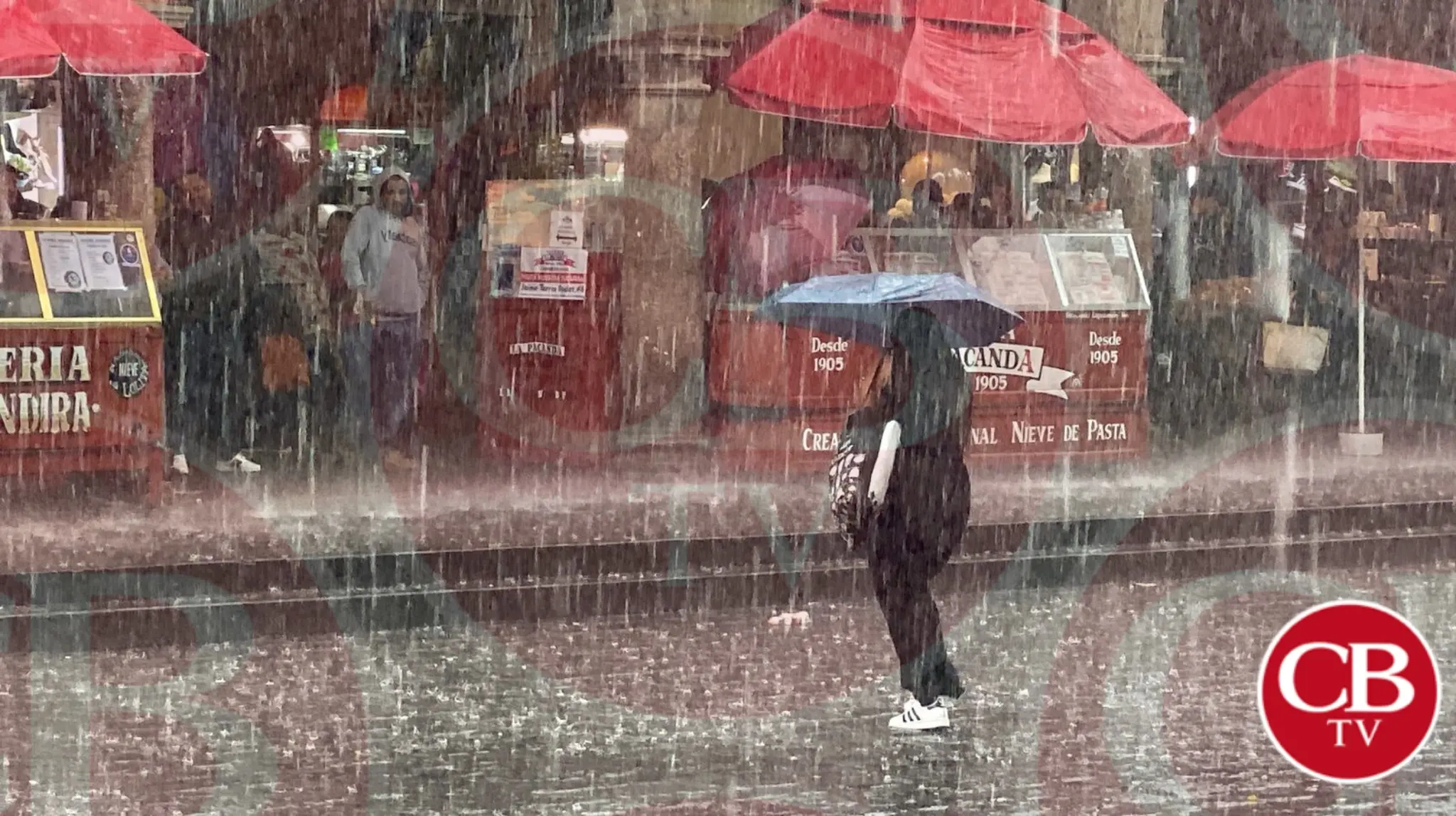 Fuerte lluvia sorprende a la zona lacustre de Michoacán