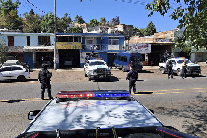 Fuerzas federales y estatales realizan retenes en Zacapu para garantizar seguridad