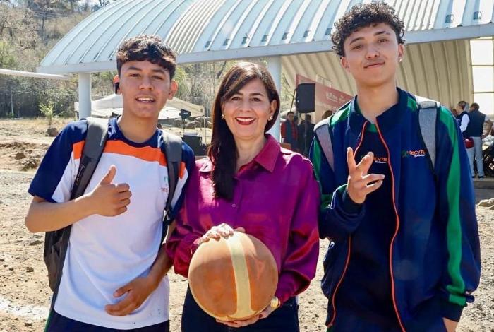 Gabriela Molina reconoce a la comunidad educativa