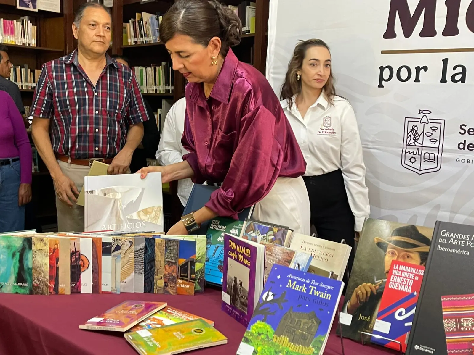 Gaby Molina entregará 18 mil ejemplares a bibliotecas de Michoacán