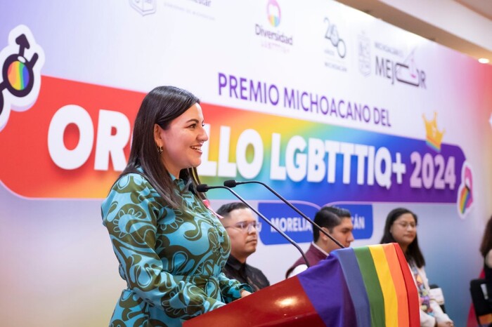 #Galería | Activista Heydi León recibe Premio Michoacano del Orgullo por defensa de las mujeres trans