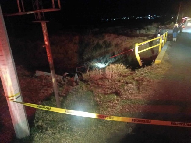 #Galería |Camioneta cae a canal de riego en Tarímbaro; mueren 3 personas