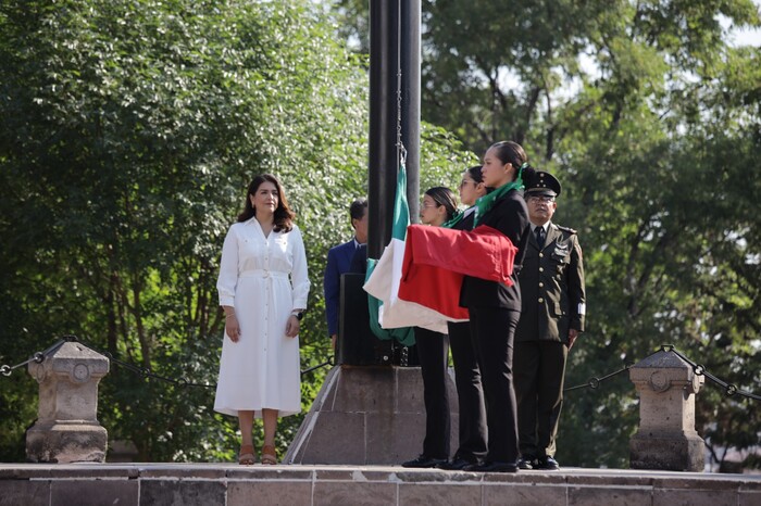 #Galería | Con izamiento de Banderas inician festejos por 483 aniversario de Morelia