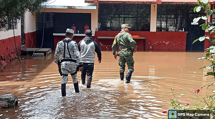 #Galería | Con motivo de las afectaciones ocasionadas por las fuertes lluvias, el Ejército Mexicano aplico el Plan DN-III-E en la tenencia de Tiripetio en Morelia, Mich.