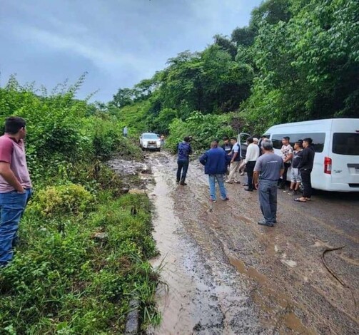 #Galería | Derrumbe de ladera bloquea la carretera Tzitzio-El Limón de Papatzindan