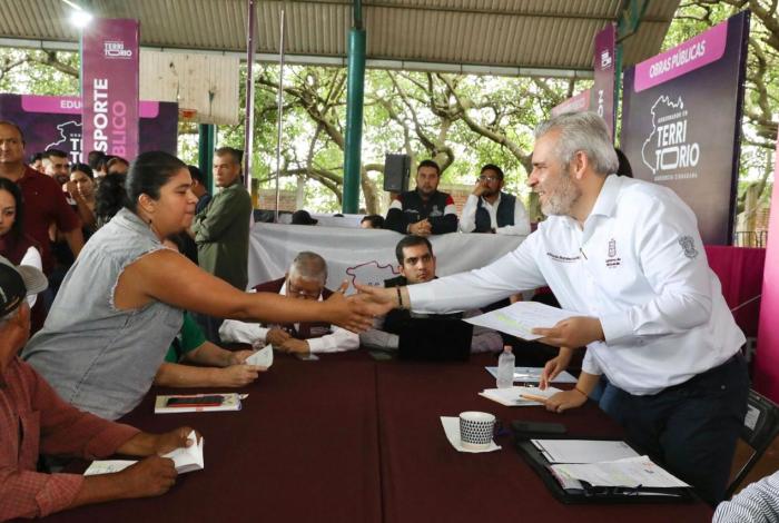 Garantiza Bedolla abasto de agua, en audiencia pública en Ario