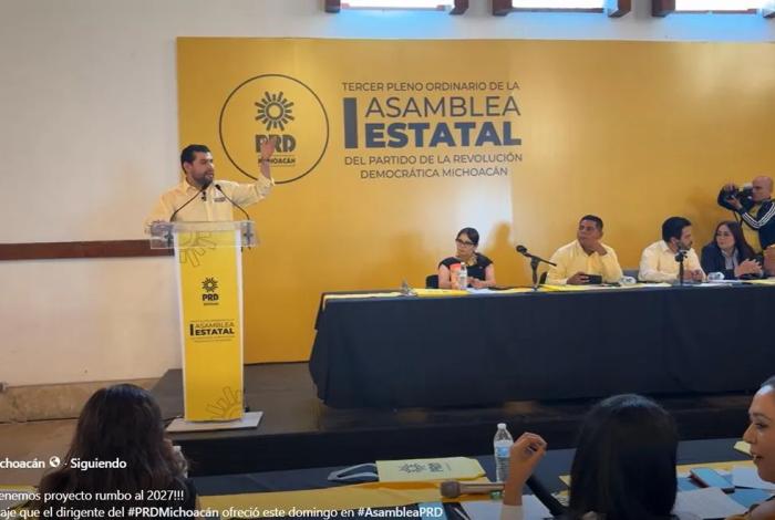 Giro amarillo: pese a vítores a Gladyz ahora perfila PRD a Araceli Saucedo para 2027