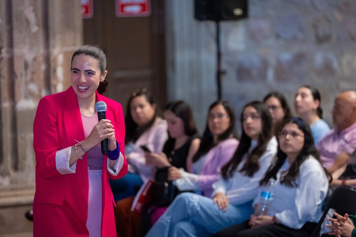 Giulianna Bugarini reafirma que el respaldo a estudiantes de la UMSNH continúa: 1 de cada 3 recibe becas y apoyos