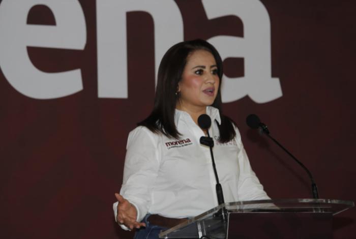 Gladyz asegura que recorre sin miedo municipios de Michoacán