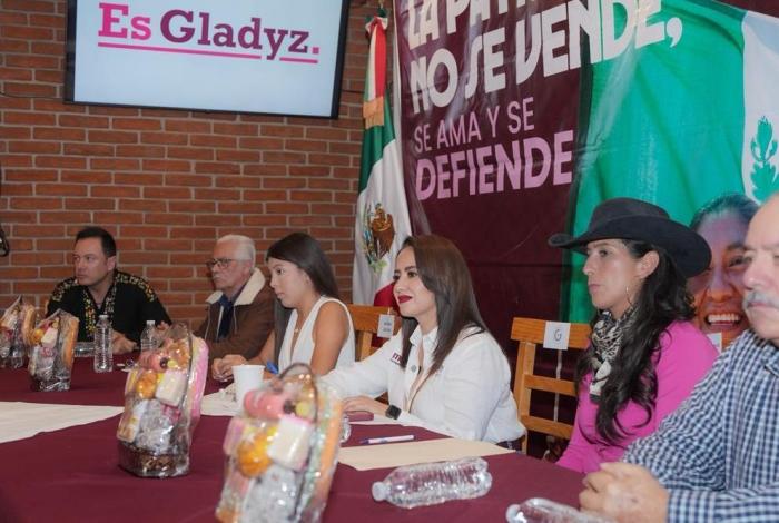 Gladyz Butanda suma a mujeres, jóvenes y productores de Tancítaro