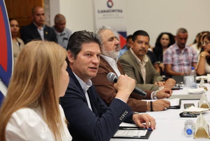 Gobierno de Alfonso Martínez e IP unen para crear más más empleo