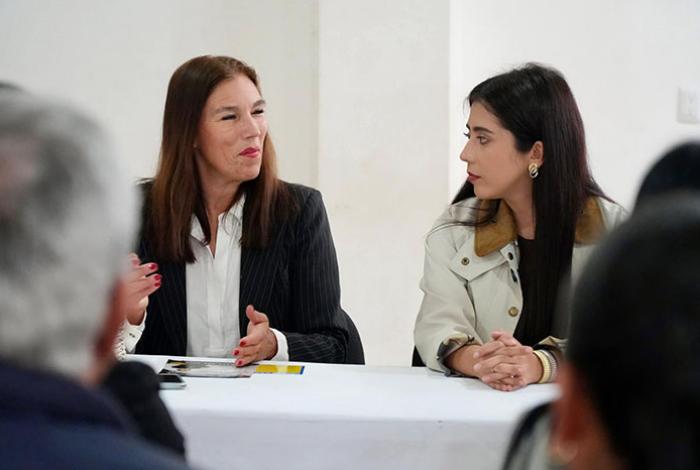 Gobierno de Ario firma convenio para ampliar oportunidades de desarrollo académico