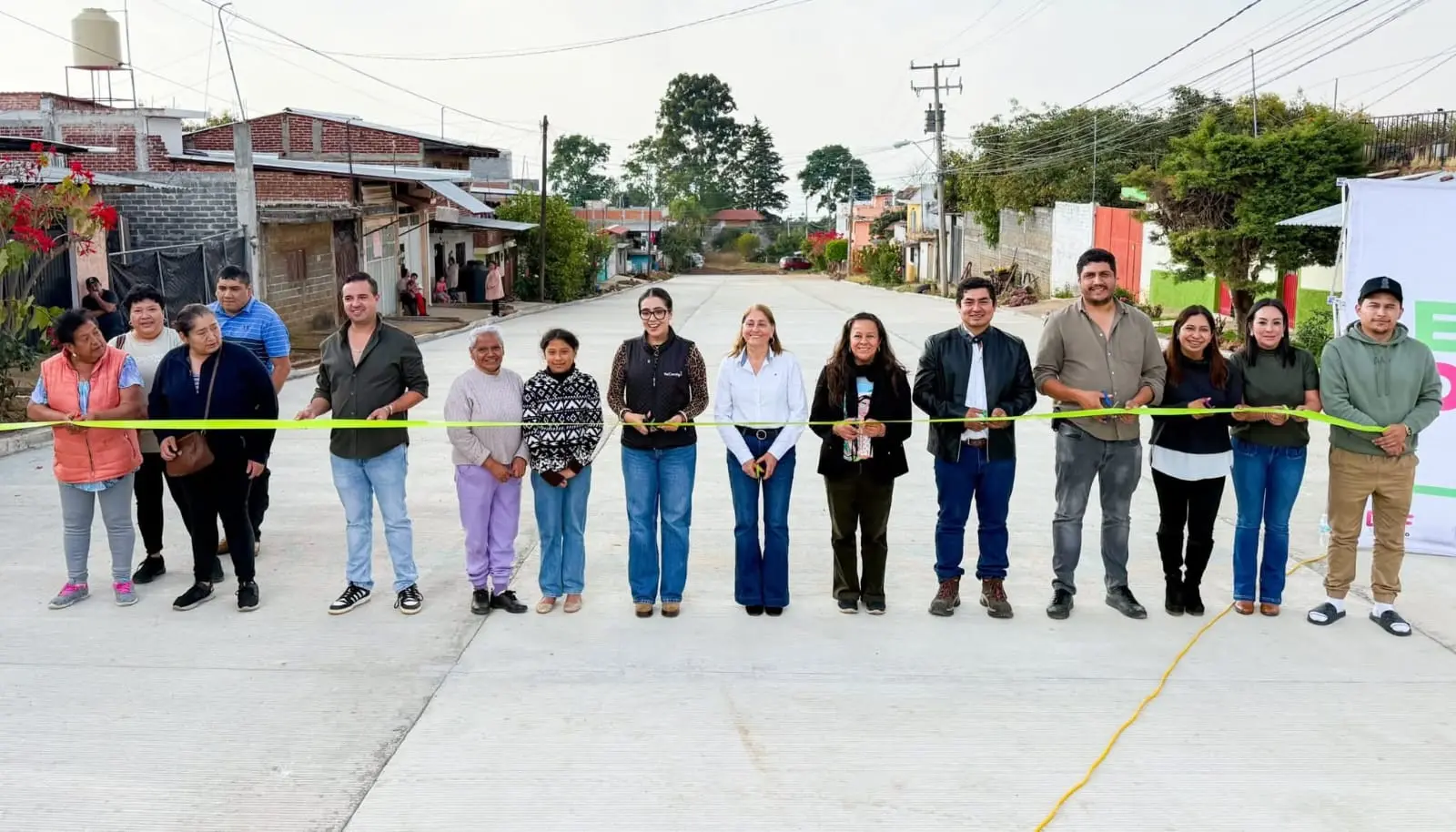 Gobierno de Ario inaugura pavimentación integral de la calle benigno serrato, en la cabecera municipal