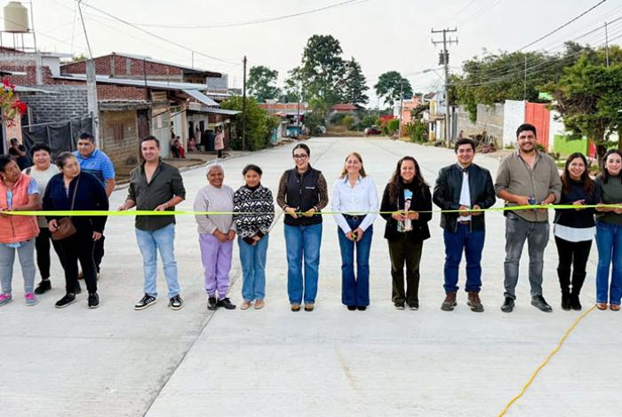 Gobierno de Ario inaugura pavimentación integral de la calle Benigno Serrato