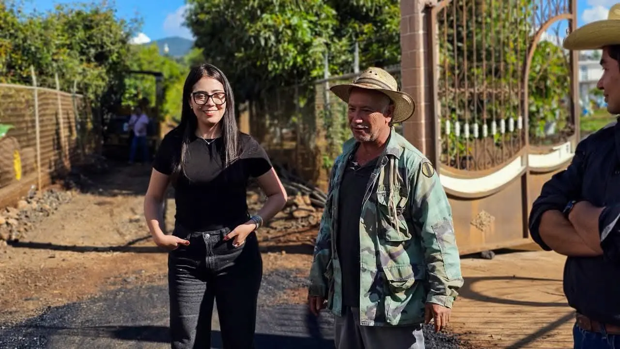 GOBIERNO DE ARIO QUE PRESIDE YOHANA MENDOZA DINAMIZA EL DESARROLLO DE OBRA PÚBLICA