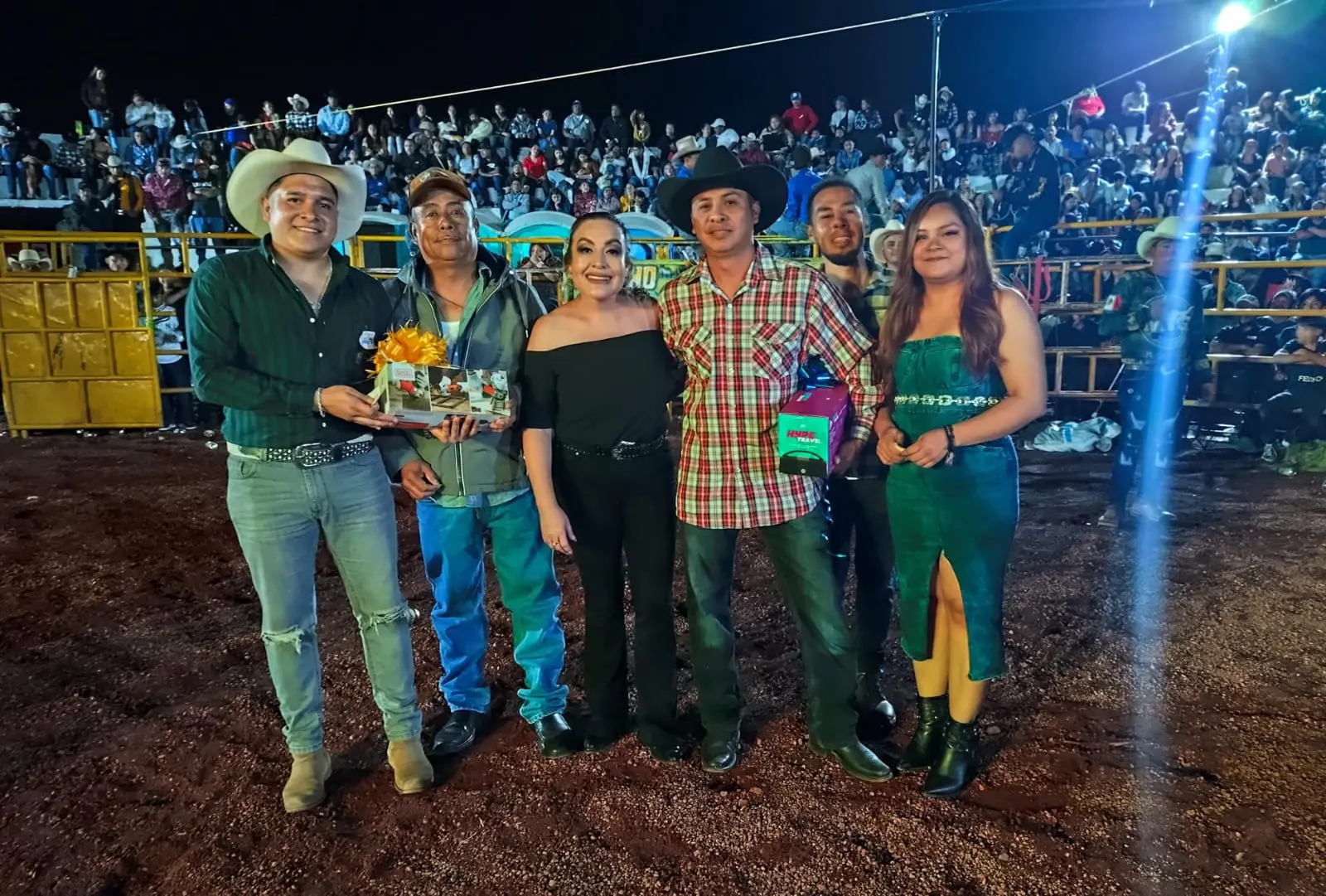 Gobierno de Cuitzeo organiza un gran festejo para más de 2 mil padres de familia