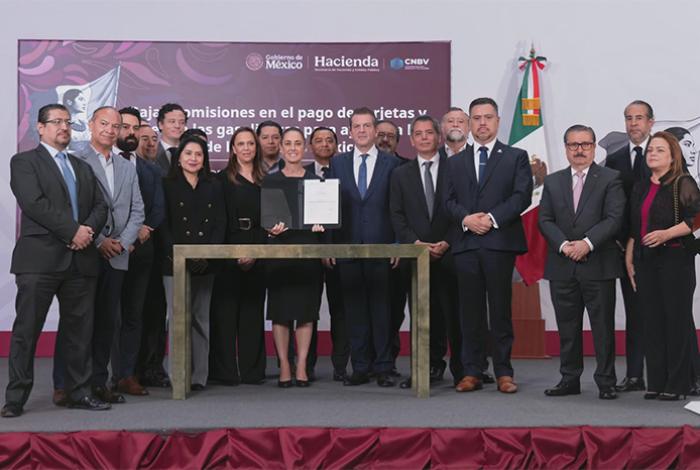 Gobierno de México acuerda bajar comisiones al pagar gasolina con vales o tarjeta; ¿cómo beneficia?