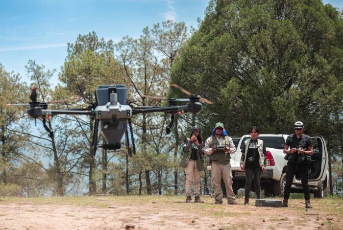 Gobierno de Michoacán combate deforestación con dron, siembra 24 mil semillas en Hidalgo