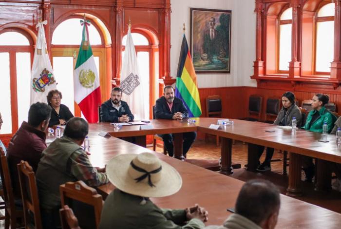 Gobierno de Michoacán mantiene atención permanente a familias de brigadistas caídos en combate a incendios forestales: Raúl Zepeda