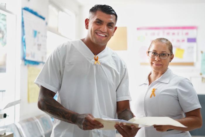 Gobierno de Michoacán paga nómina a 2,829 trabajadores del IMSS-Bienestar