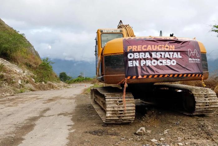 Gobierno de Michoacán rehabilita 8 tramos carreteros en Tierra Caliente