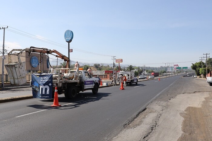 Gobierno de Morelia coloca luminarias en salida Pátzcuaro