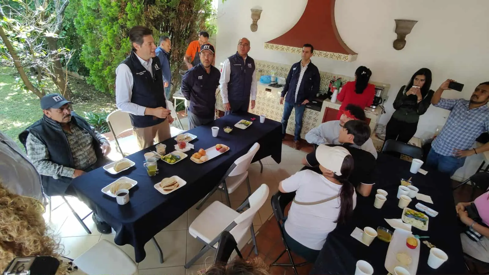 Gobierno de Morelia entrega apoyos a zona gastronómica del Mercado Independencia