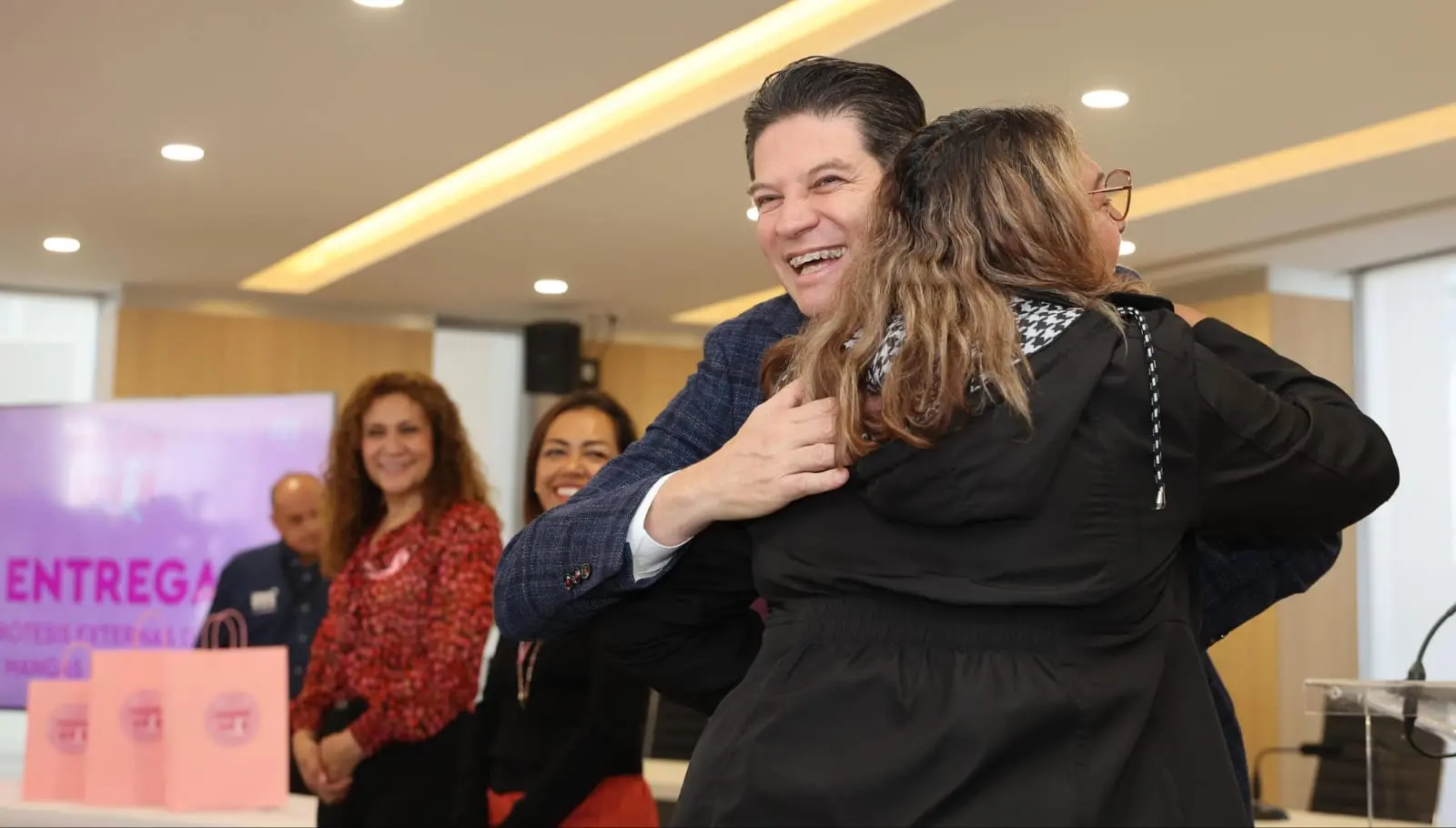 Gobierno de Morelia entrega prótesis de mama y mangas oncológicas a mujeres valientes