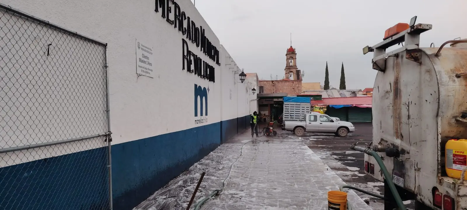 Gobierno de Morelia realiza acciones de limpieza profunda en Mercado Revolución