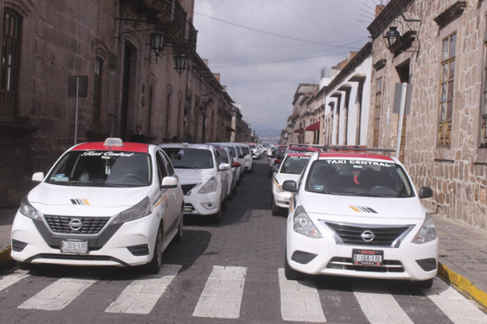 Gobierno de Morelia sostiene mesa de trabajo con taxistas tras manifestación