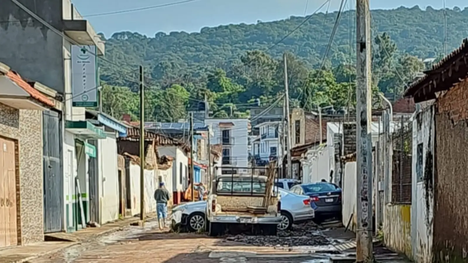 Gobierno de Morelos responde con prontitud tras tromba atípica: se inicia limpieza y apoyo a familias afectadas