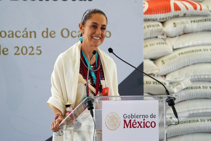 Gobierno de Sheinbaum reparte toneladas de fertilizantes en Zirahuén