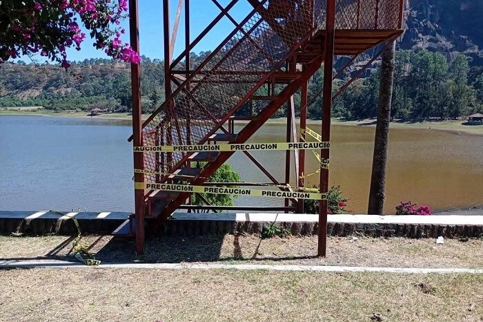 Gobierno de Tacámbaro proveyó de materiales a jóvenes para reabrir la tirolesa; destituyen a secretaria de Turismo