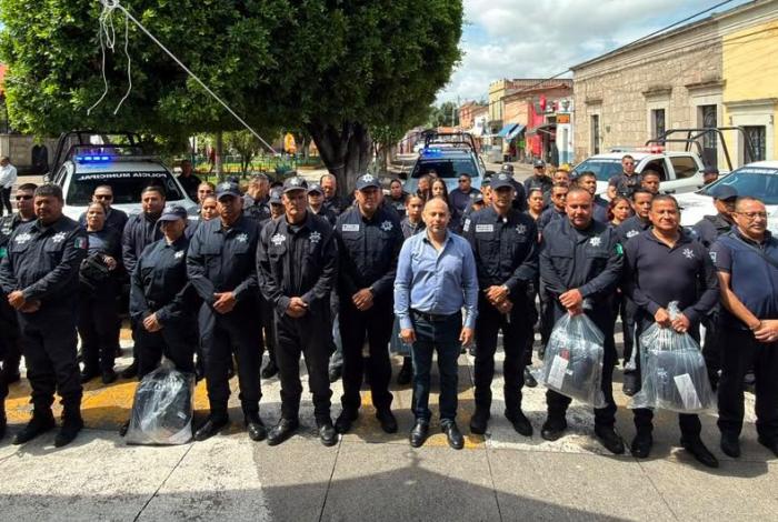 Gobierno de Tarímbaro entrega nuevas patrullas y uniformes para reforzar la seguridad