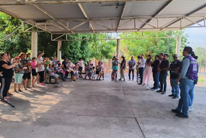 Gobierno estatal acompaña regreso a comunidades en Apatzingán: Raúl Zepeda