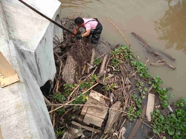 Gobierno Municipal implementa intensa jornada de limpieza preventiva en ríos y drenes