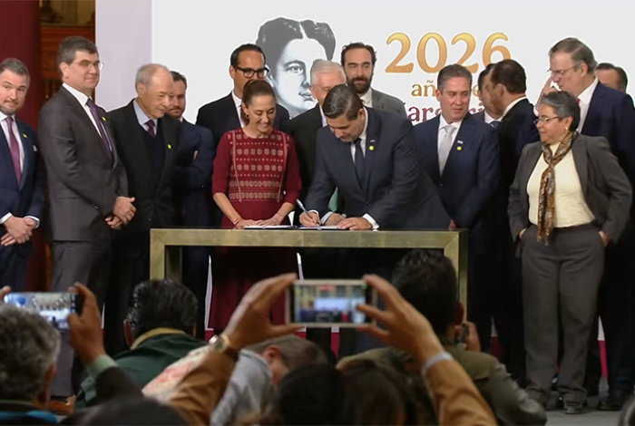 Gobierno y sector siderúrgico firman acuerdo para fomentar el acero mexicano