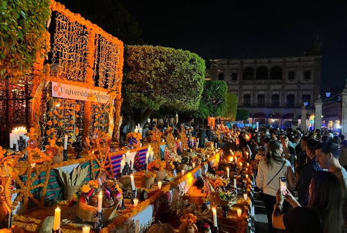 Gran afluencia turística en Morelia, previo a la celebración de Día de Muertos