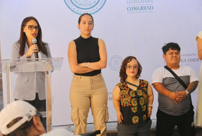 Gratuidad médica para menores huérfanos y con enfermedades raras, pide Nalleli Pedraza
