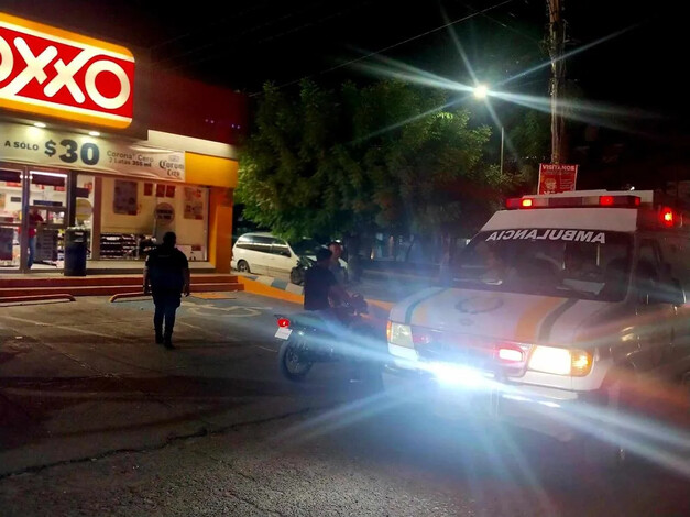 Grave, joven baleado afuera de tienda Oxxo en Apatzingán