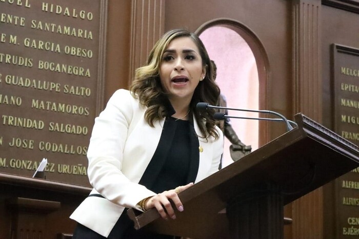 Grecia Aguilar propone reforma para garantizar derechos culturales en Michoacán