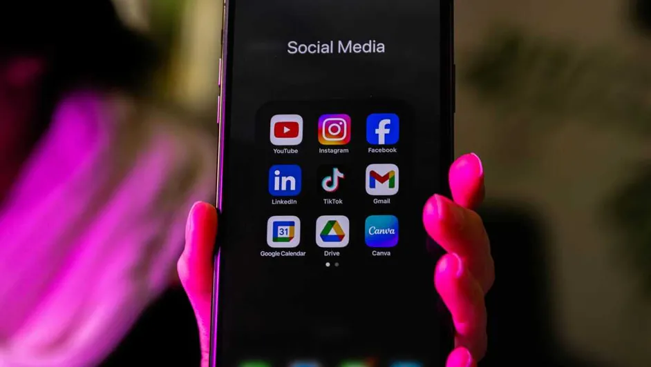 Grecia planea prohibir el acceso a las redes sociales a todos los menores de 15 años