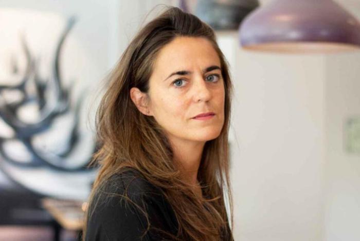 Grietas del vivir: dolor y amor frente al devenir