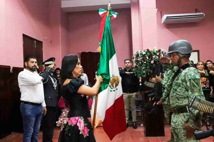 Grito de independencia en Apatzingán rompe récord en asistencia local 