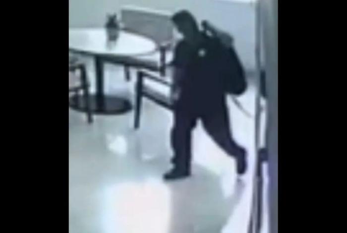 Guardia Civil de Michoacán, es exhibido en video robando a activistas en foro animalista de Uruapan