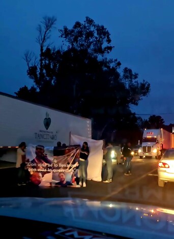 Guardia Civil desactiva bloqueo y libera acceso a Uruapan